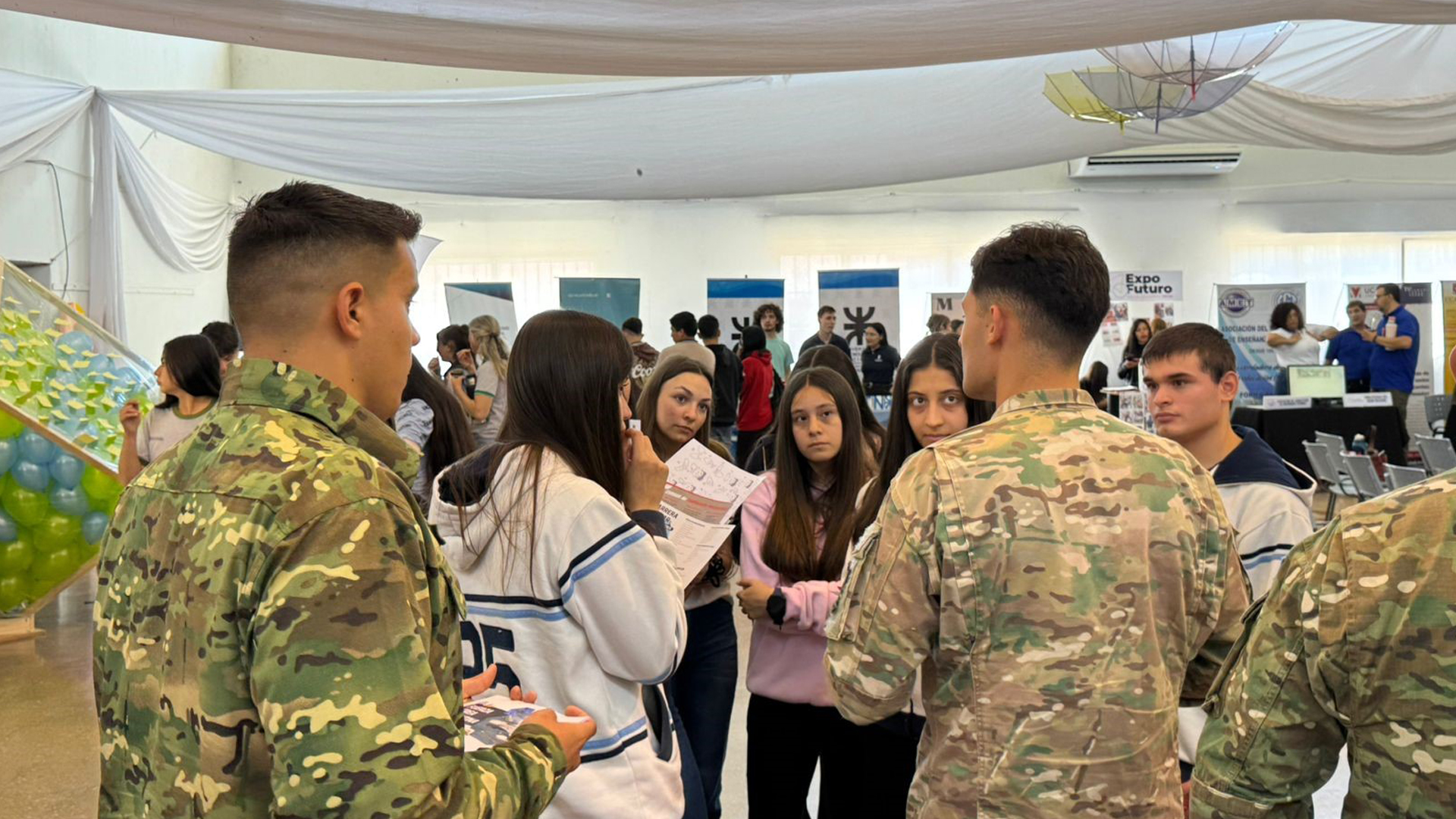 La III Brigada Aérea en Expo Futuro Villa Ocampo